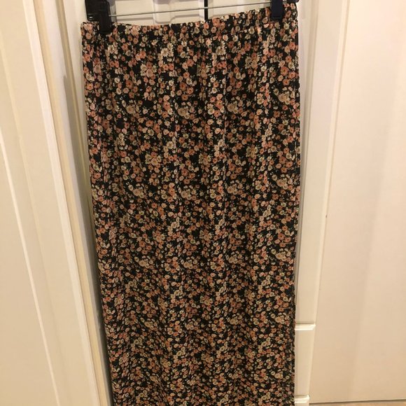 Forever 21 Black and Pink Flowered Maxi Skirt with 2 side slits Size L - Picture 4 of 4